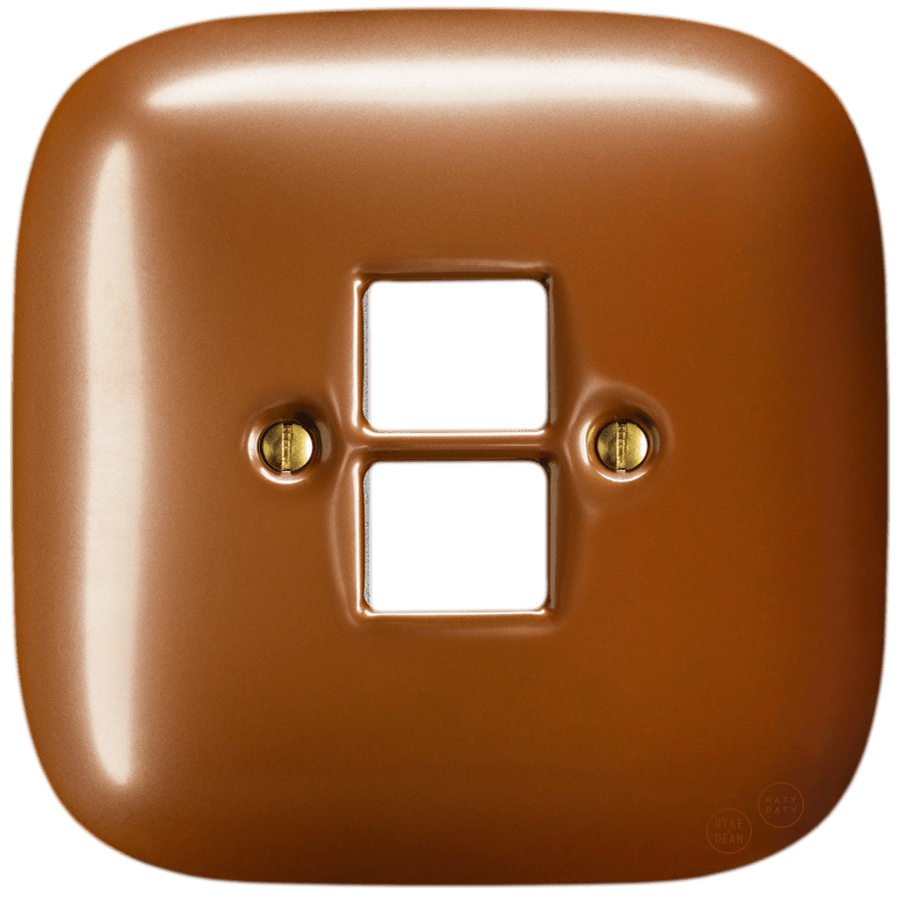 SQUARE PORCELAIN WALL SOCKET COPPER PC/USB - DYKE & DEAN