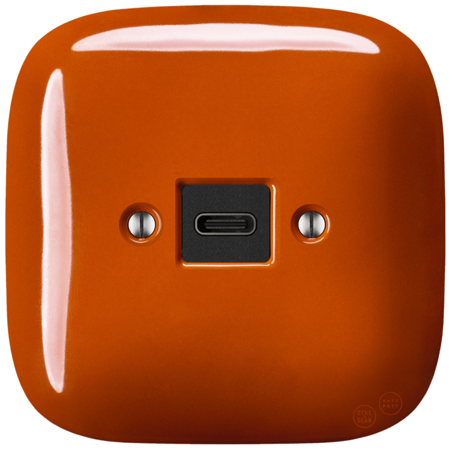 SQUARE PORCELAIN WALL SOCKET USB - C BRICK RED - DYKE & DEAN