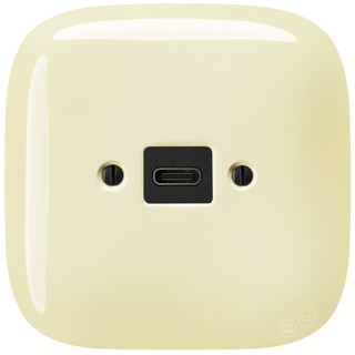 SQUARE PORCELAIN WALL SOCKET USB - C VANILLA - DYKE & DEAN