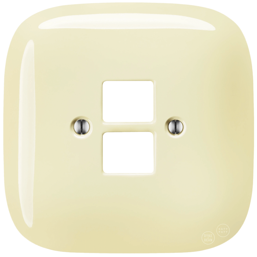 SQUARE PORCELAIN WALL SOCKET VANILLA PC/USB - DYKE & DEAN