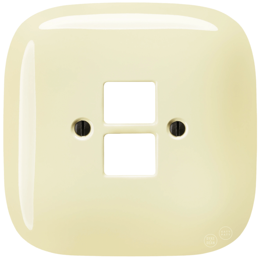 SQUARE PORCELAIN WALL SOCKET VANILLA PC/USB - DYKE & DEAN