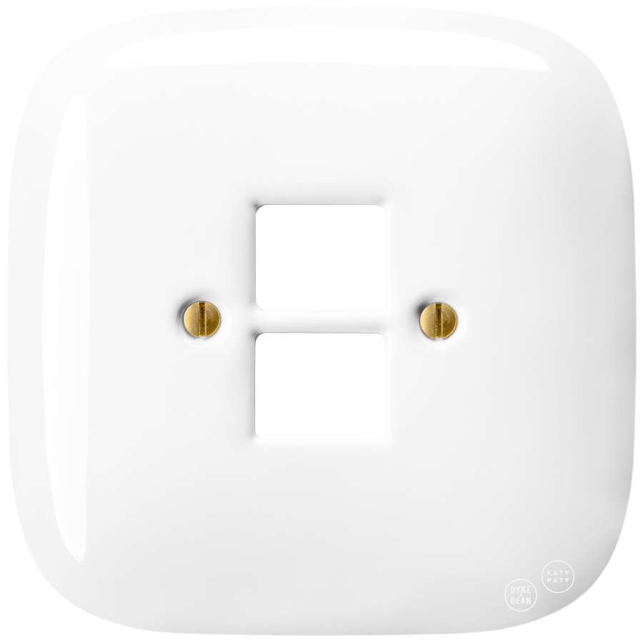 SQUARE PORCELAIN WALL SOCKET WHITE PC/USB - DYKE & DEAN